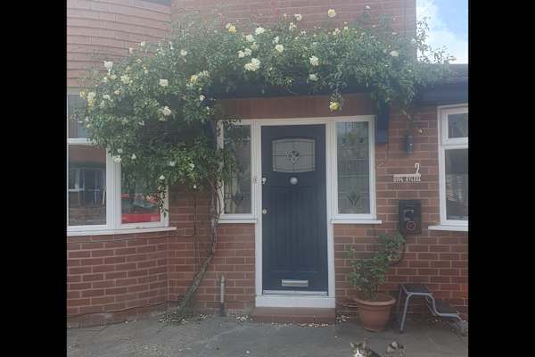House sit in Heaton Norris, United Kingdom