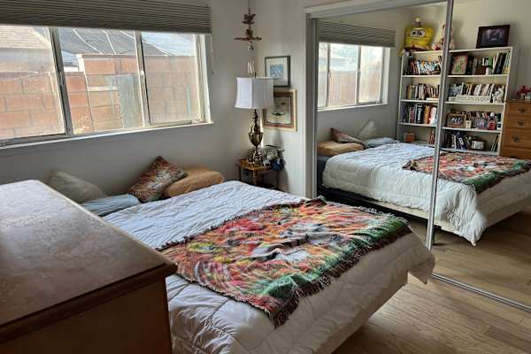 House sit in Simi Valley, CA, US