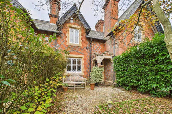 House sit in Wokingham, United Kingdom