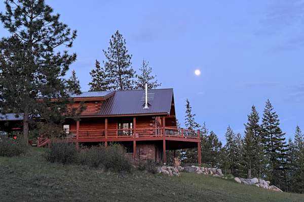 House sit in Moyie Springs, ID, US