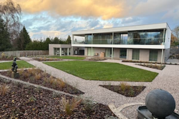 House sit in Epsom, United Kingdom