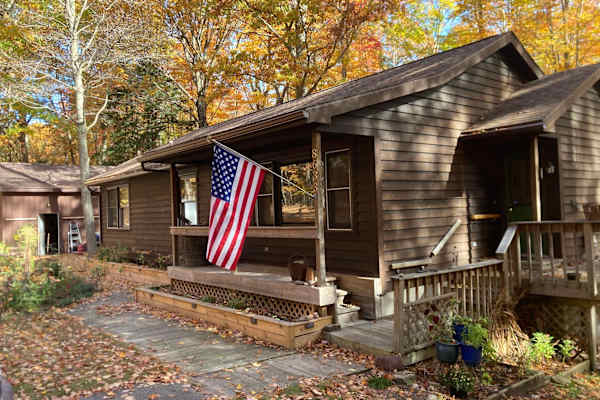 House sit in Onekama, MI, US