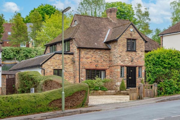 House sit in Caterham, United Kingdom