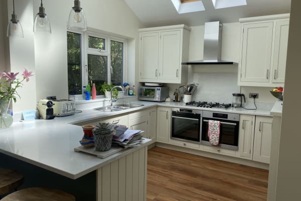 House sit in Guildford, United Kingdom