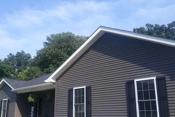 House sit in North Vernon, IN, US