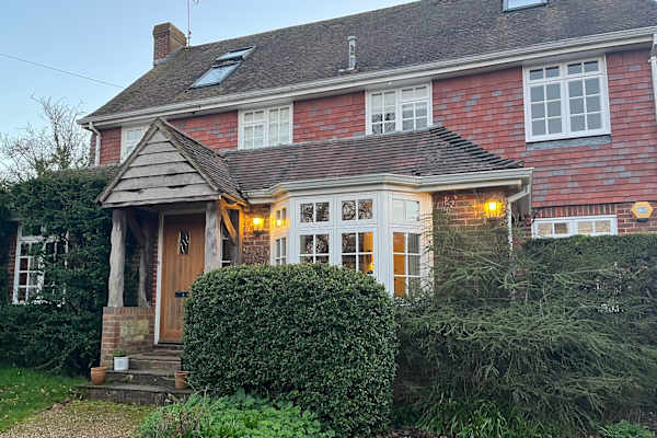 House sit in Upper Farringdon, United Kingdom