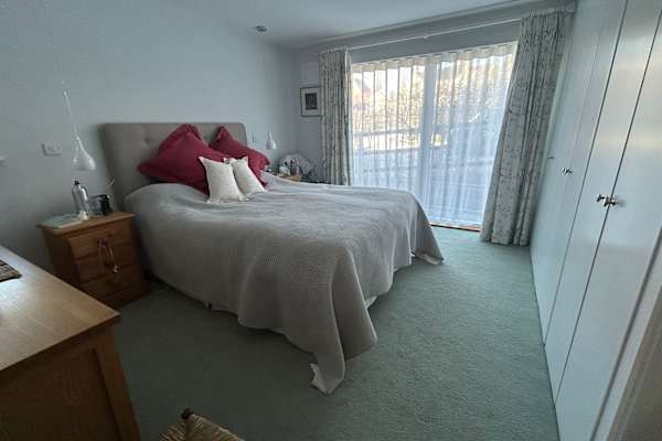 House sit in Newbury, United Kingdom