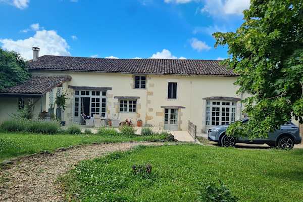 House sit in Saint-Méard-de-Gurçon, France