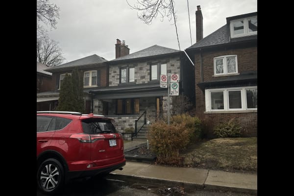 House sit in Toronto, ON, Canada
