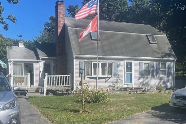 House sit in East Falmouth, MA, US