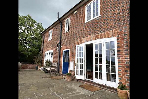 House sit in Newbury, United Kingdom
