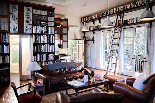 House sit in Los Angeles, CA, US