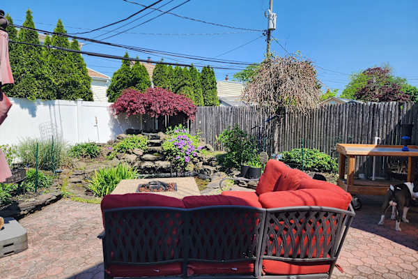 House sit in Hicksville, NY, US