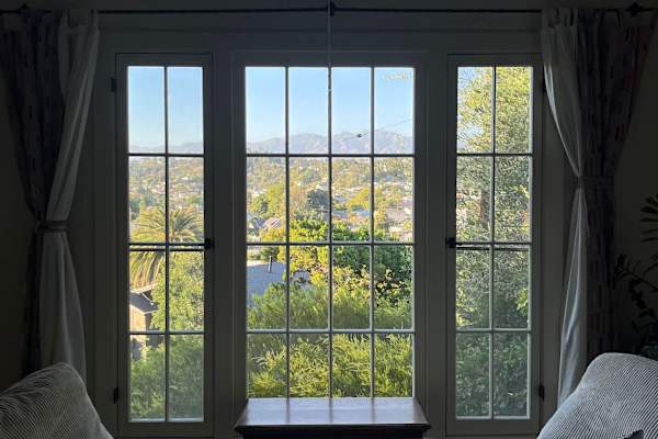 House sit in Los Angeles, CA, US