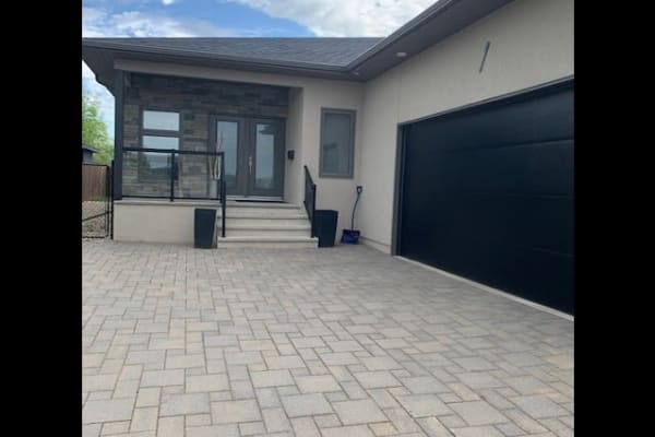 House sit in Brandon, MB, Canada