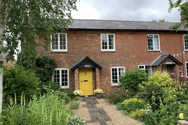 House sit in Downton, United Kingdom