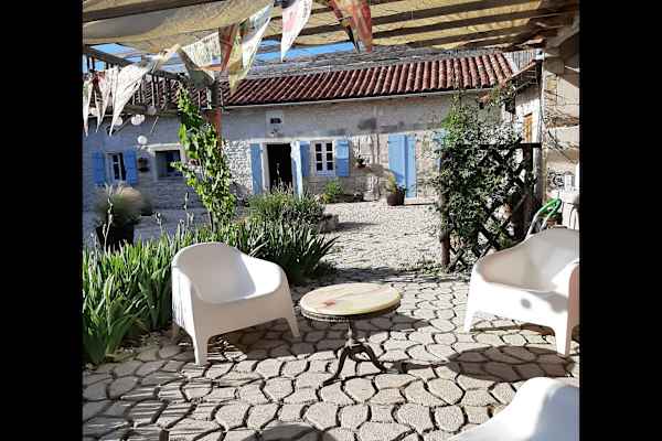 House sit in Verteillac, France