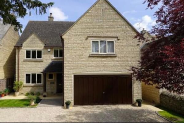 House sit in Toddington, United Kingdom