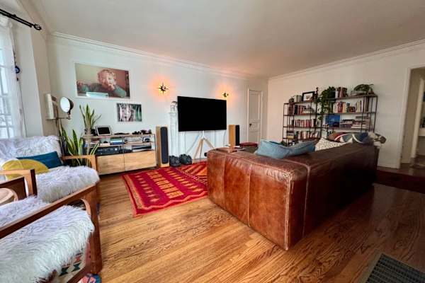 House sit in Los Angeles, CA, US