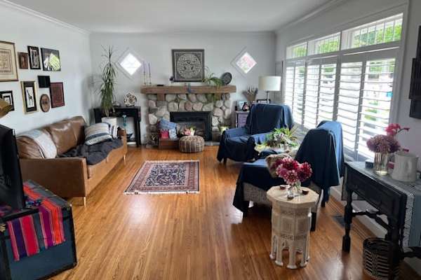 House sit in Vancouver, BC, Canada