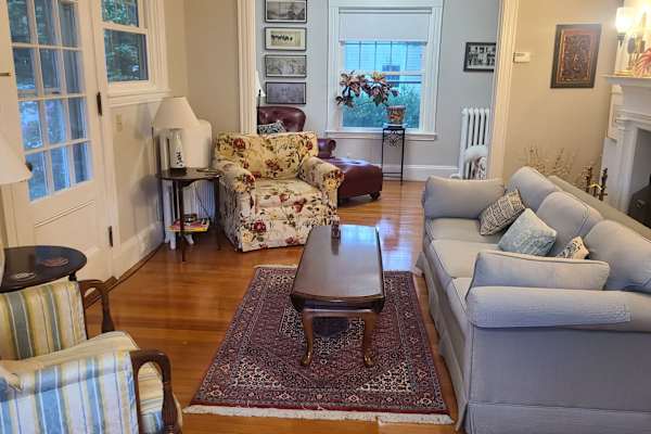 House sit in Wellesley, MA, US