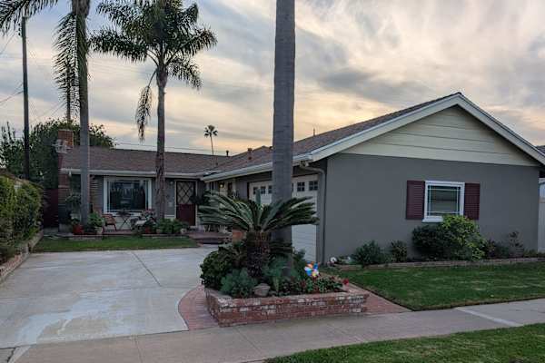 House sit in Seal Beach, CA, US