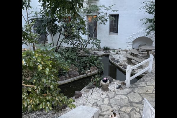 House sit in Whitley Heights, CA, US
