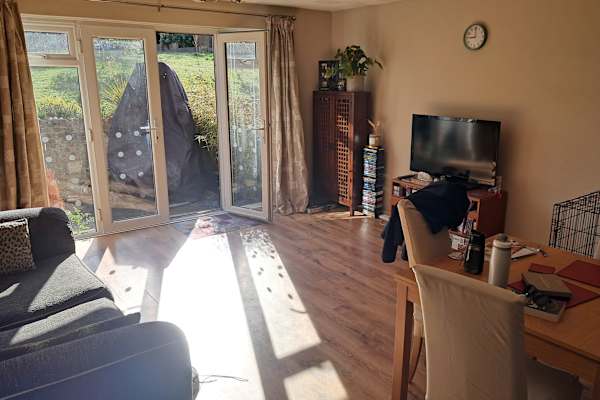 House sit in Greenhithe, United Kingdom
