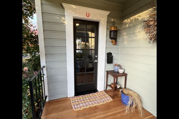 House sit in McMinnville, OR, US