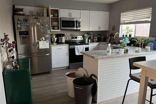 House sit in Phoenix, AZ, US