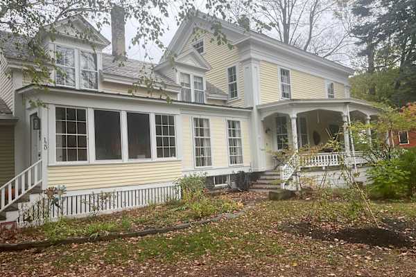 House sit in Shelburne Falls, MA, US