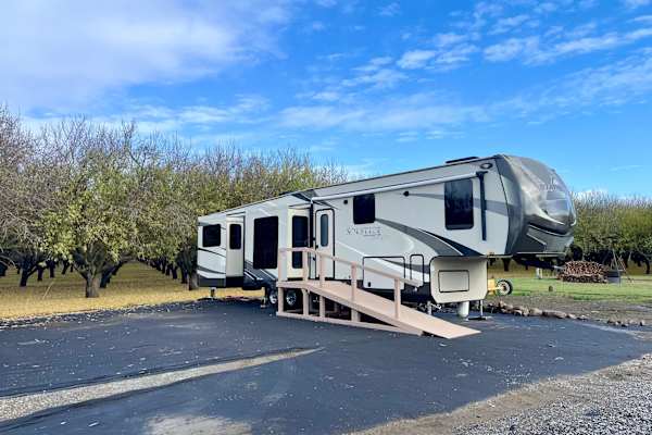 House sit in Dixon, CA, US