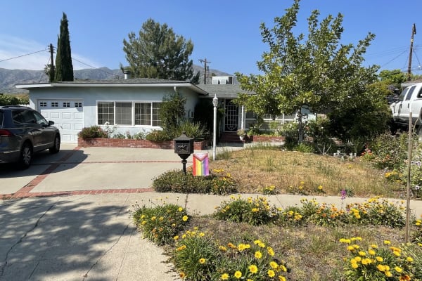 House sit in Sunland, CA, US