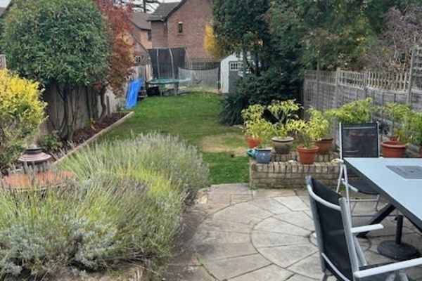 House sit in West Molesey, United Kingdom