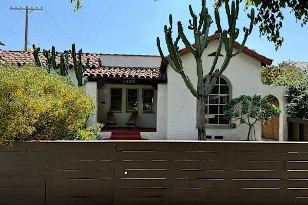 House sit in Los Angeles, CA, US