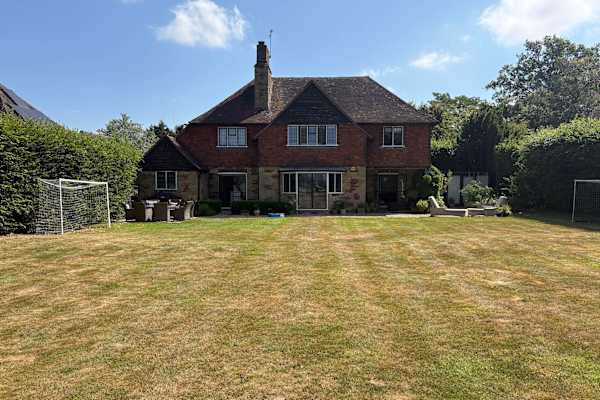 House sit in West Clandon, United Kingdom