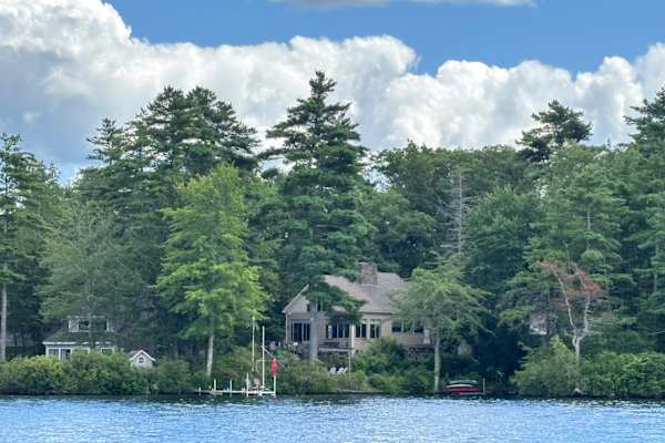 House sit in Deerfield, NH, US