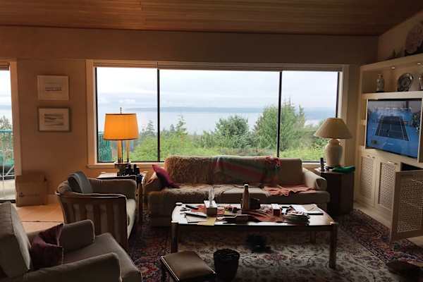 House sit in North Saanich, BC, Canada