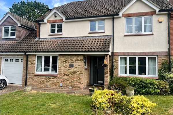 House sit in Wokingham, United Kingdom