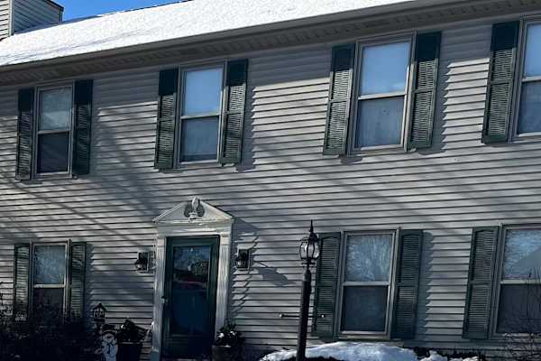 House sit in Greenfield, WI, US