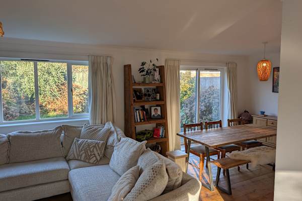 House sit in Woking, United Kingdom