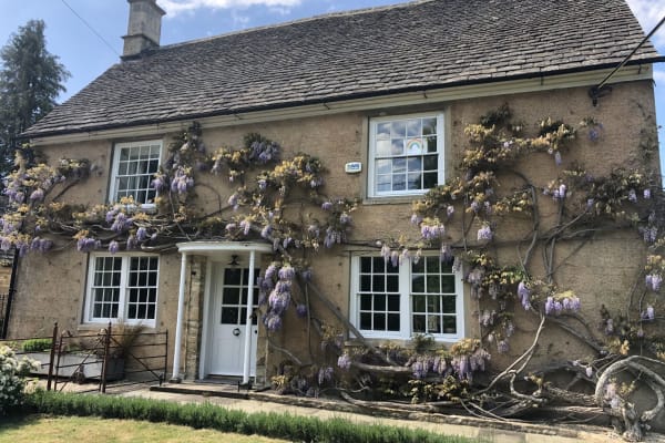 House sit in Shipton under Wychwood, United Kingdom