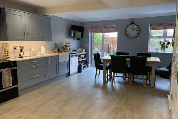 House sit in Bordon, United Kingdom