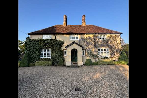 House sit in Guildford, United Kingdom