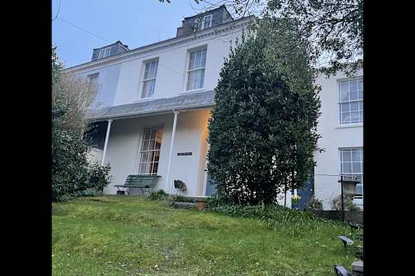 House sit in Totnes, United Kingdom