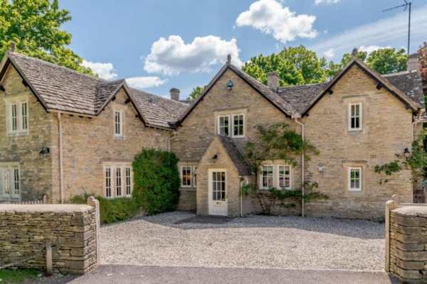 House sit in Tetbury, United Kingdom