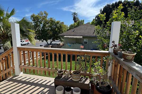 House sit in Los Angeles, CA, US