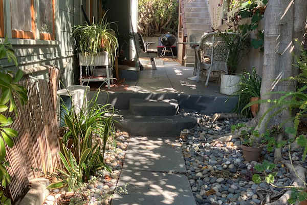 House sit in Los Angeles, CA, US