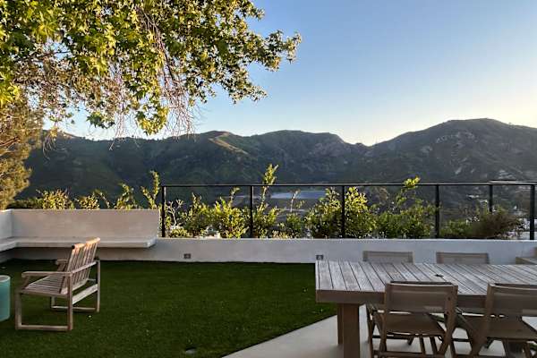 House sit in Pacific Palisades, CA, US