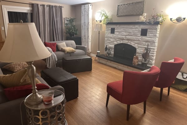 House sit in Kingston, ON, Canada